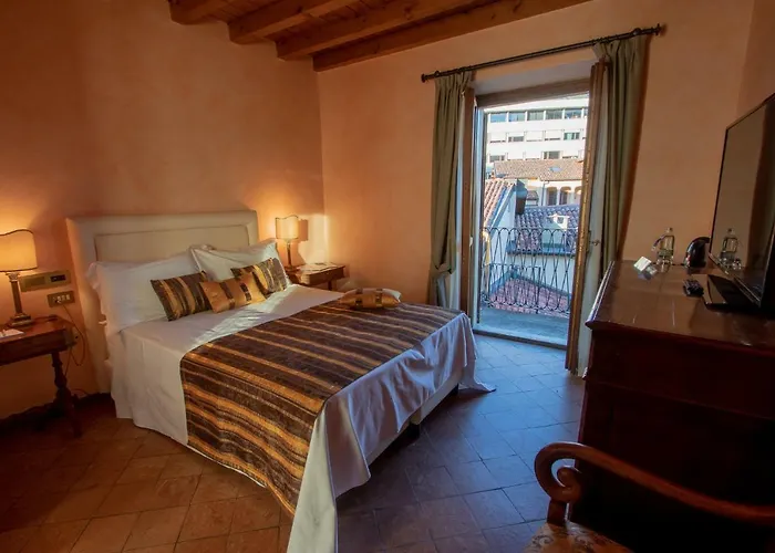 Le Due Corti 4* קומו