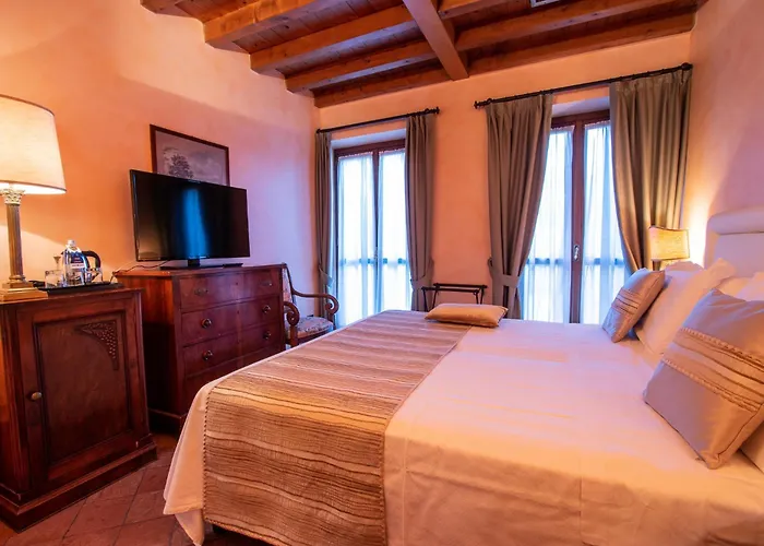 Le Due Corti קומו